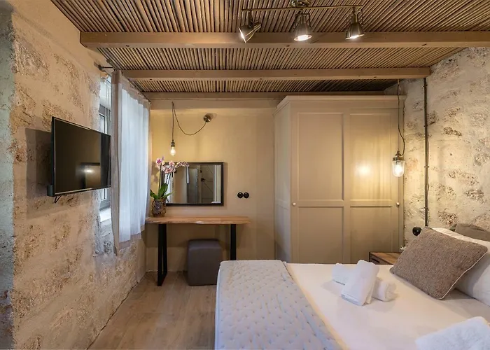 Aura Daire Argostolion