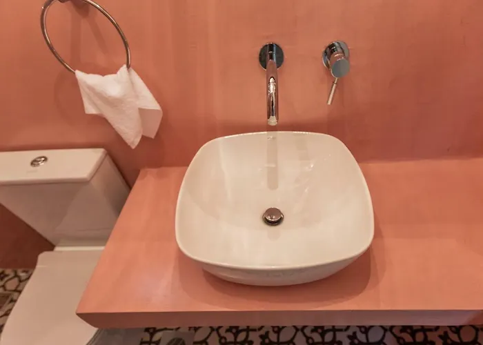 Aura * ארגוסטולי