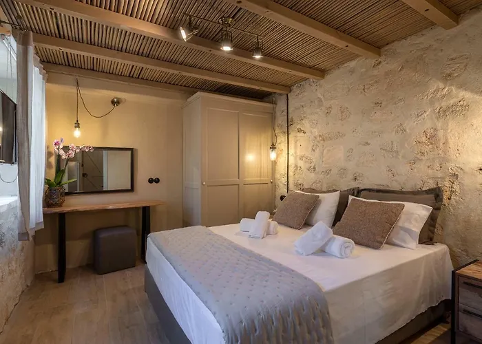 Aura * ארגוסטולי