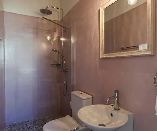 Aura * ארגוסטולי