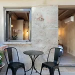 Apartment Aura