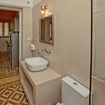 Aura Apartment *